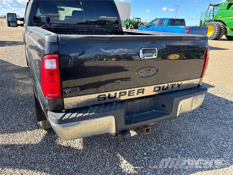 Ford F-250 XLT 4x4 Crew Cab Pickup Ostalo