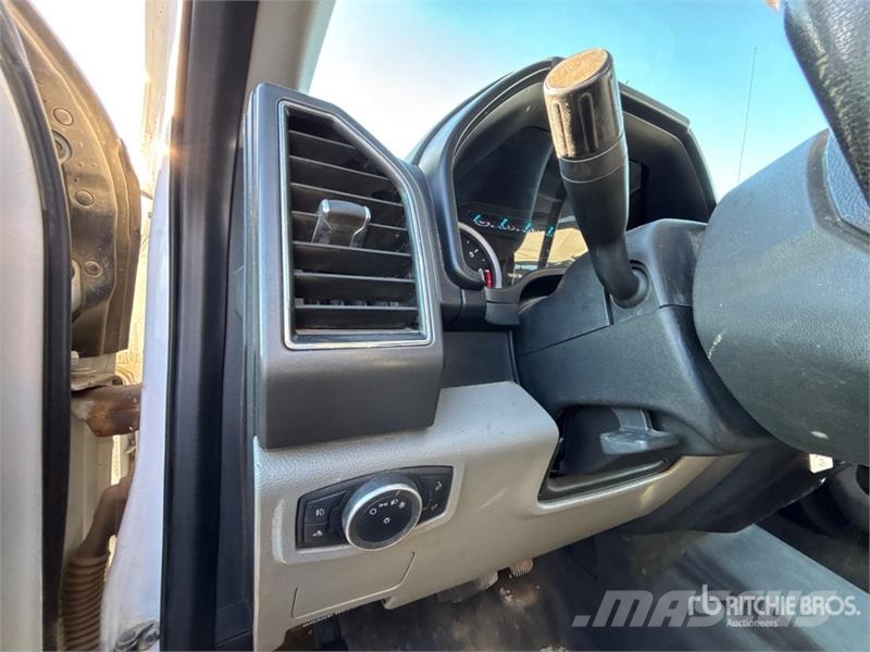 Ford F-250 XLT 4x4 Crew Cab Pickup Ostalo