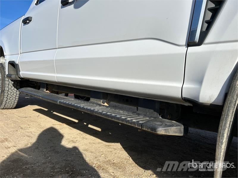 Ford F-250 XLT 4x4 Crew Cab Pickup أخرى