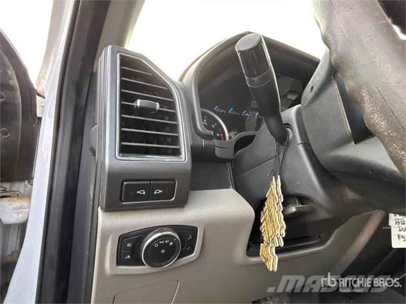 Ford F-250 XLT 4x4 Crew Cab Pickup Ostalo