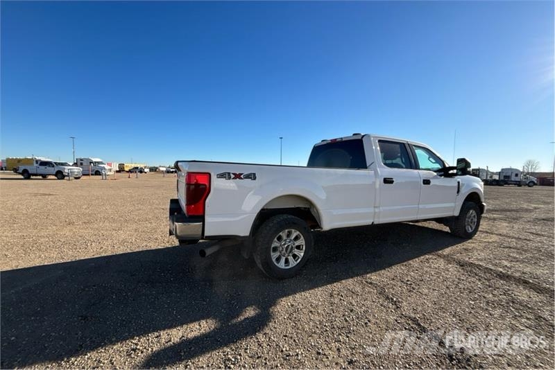 Ford F-250 XLT 4x4 Crew Cab Pickup Ostalo