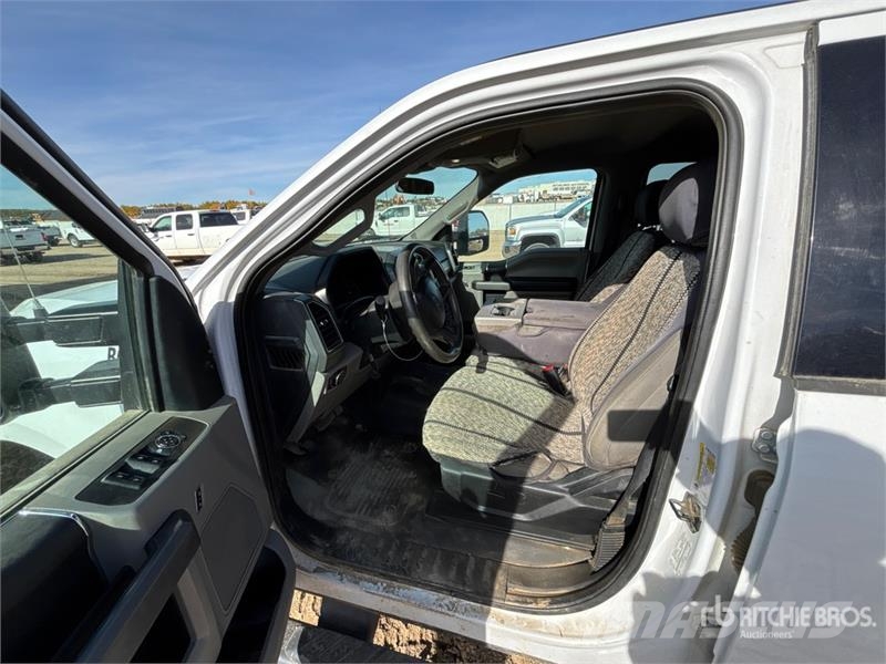 Ford F-250 XLT 4x4 Crew Cab Pickup Autre fourgon / utilitaire