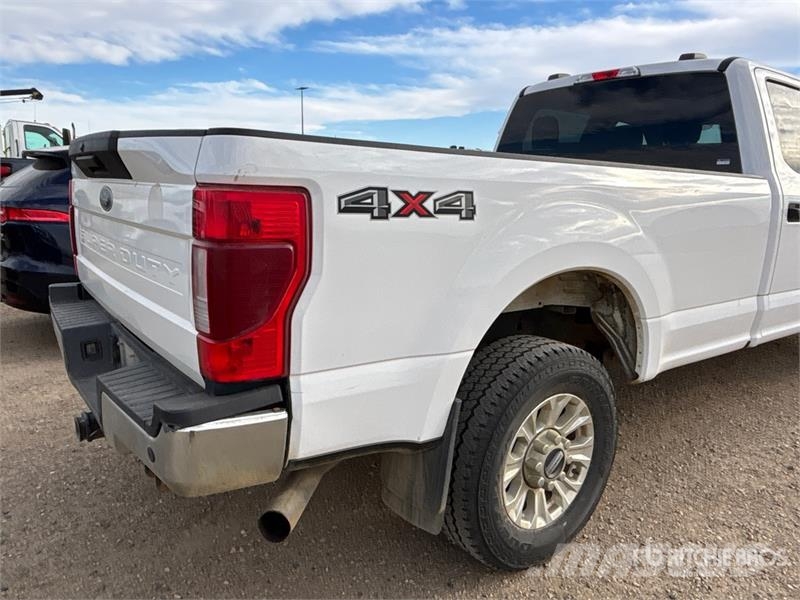 Ford F-250 XLT 4x4 Crew Cab Pickup Ostalo