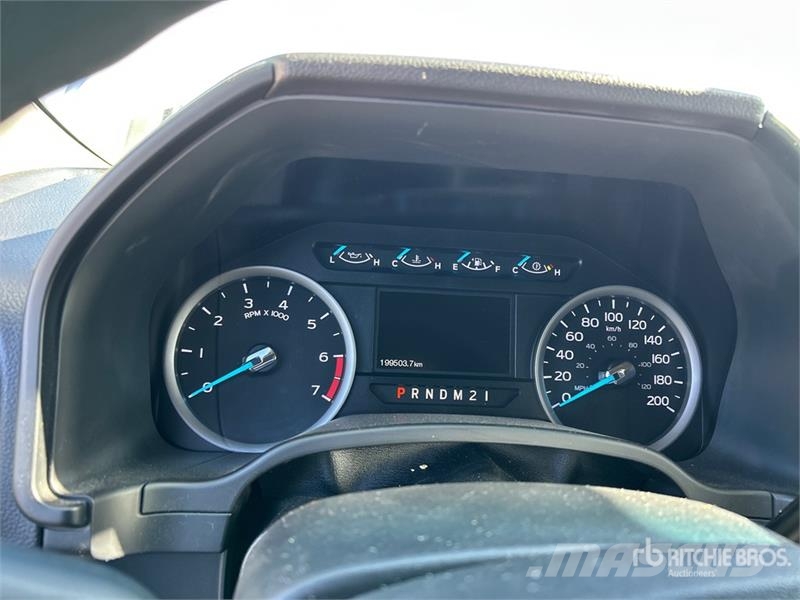 Ford F-250 XLT 4x4 Crew Cab Pickup Ostalo