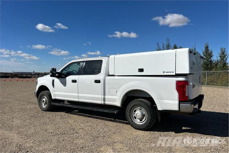 Ford F-250 XLT 4x4 Crew Cab Pickup Ostalo