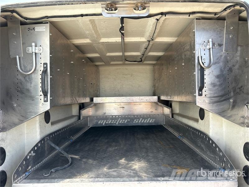 Ford F-250 XLT 4x4 Crew Cab Pickup Ostalo