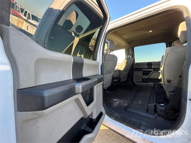 Ford F-250 XLT 4x4 Crew Cab Pickup Ostalo