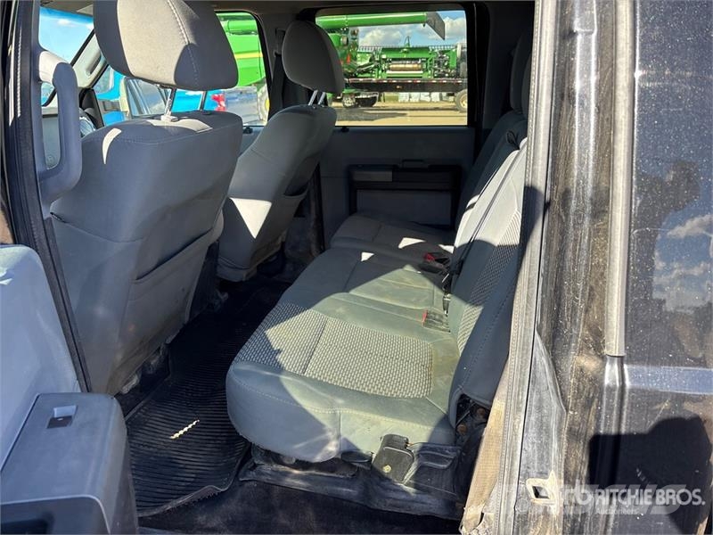 Ford F-250 XLT 4x4 Crew Cab Pickup Ostalo