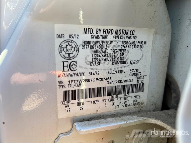 Ford F-250 XLT 4x4 Crew Cab Pickup Muu