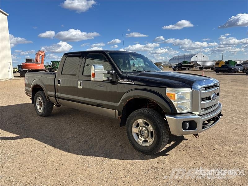 Ford F-250 XLT 4x4 Crew Cab Pickup Ostalo