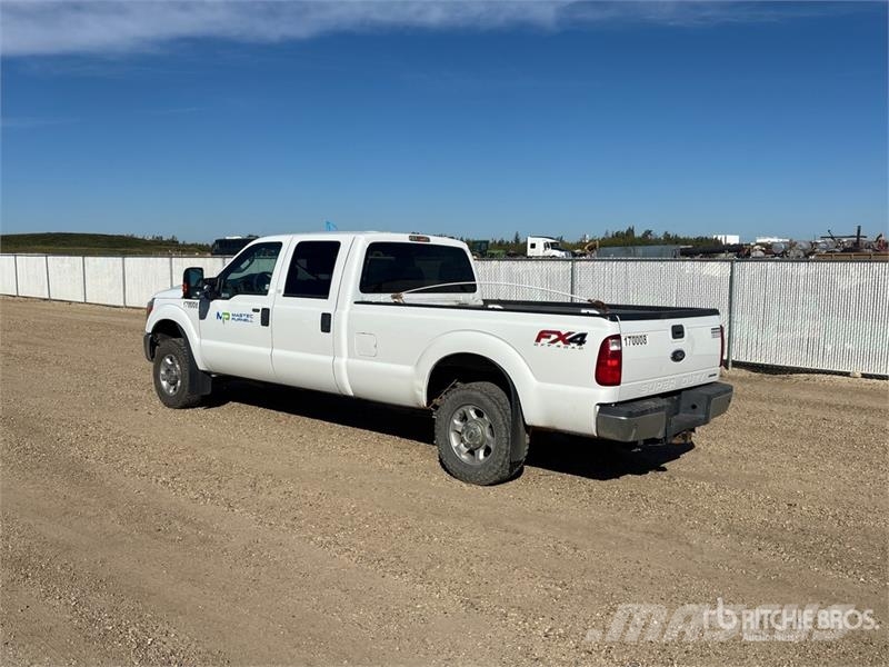 Ford F-250 XLT 4x4 Crew Cab Pickup Drugi