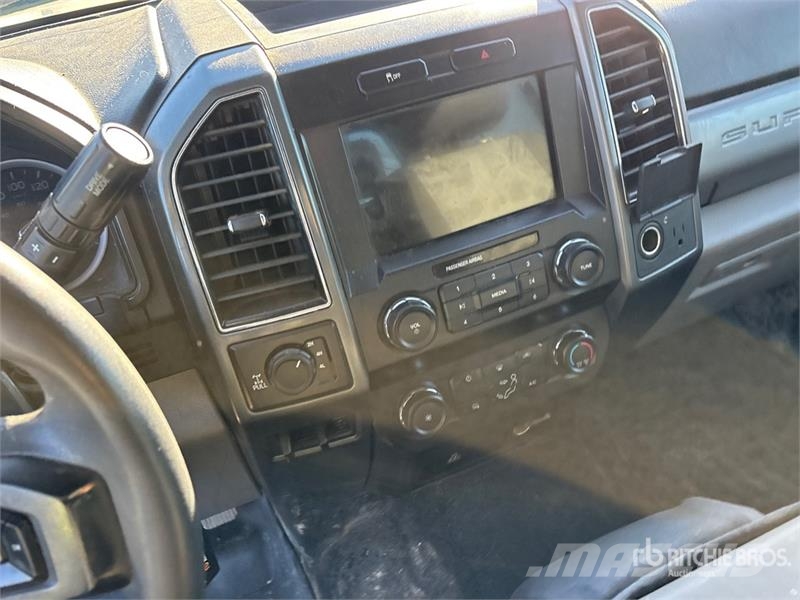 Ford F-250 XLT 4x4 Crew Cab Pickup Ostalo