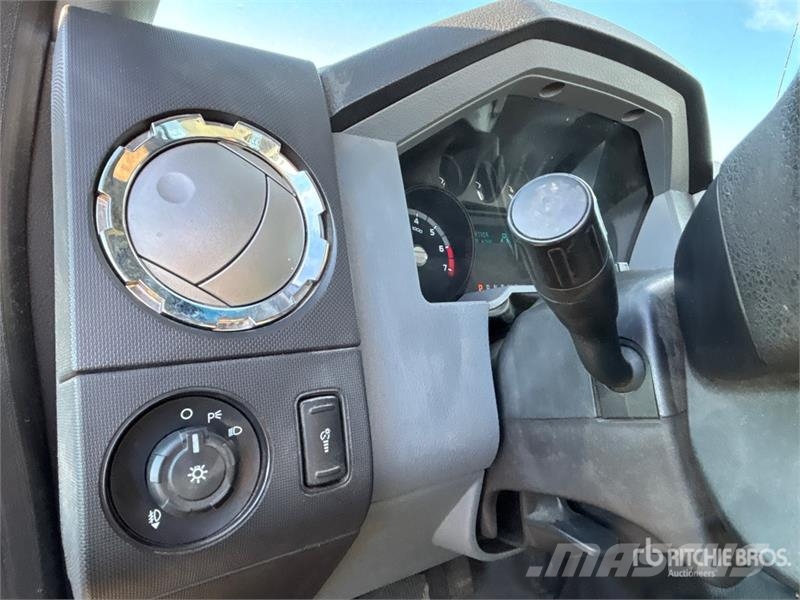 Ford F-250 XLT 4x4 Extended Cab Pickup Drugi