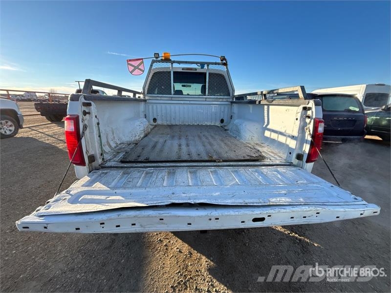 Ford F-250 XLT 4x4 Extended Cab Pickup Drugi