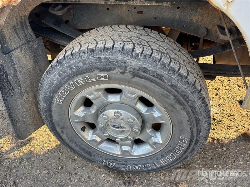 Ford F-250 XLT 4x4 Extended Cab Pickup Drugi