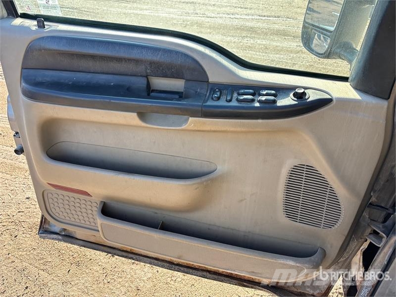 Ford F-250 XLT 4x4 Spreader Truck مركبات الأغراض العامة