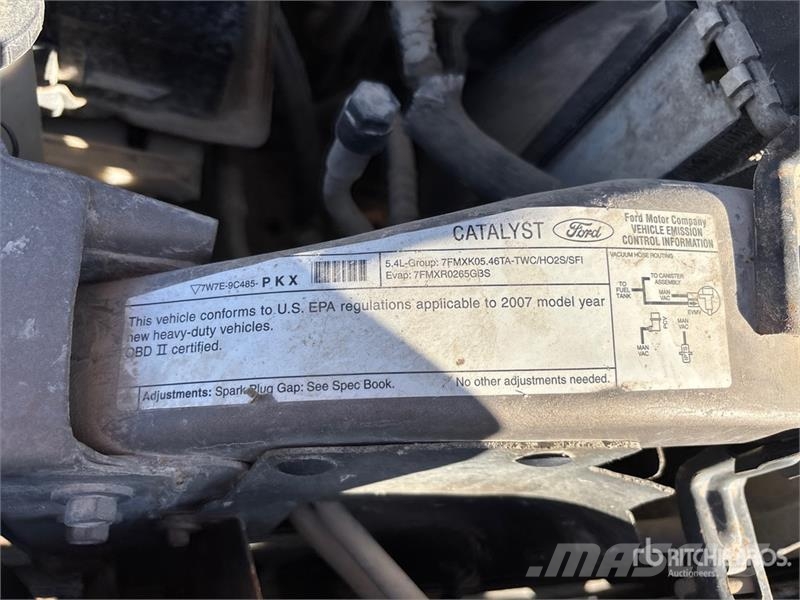 Ford F-250 XLT 4x4 Spreader Truck مركبات الأغراض العامة