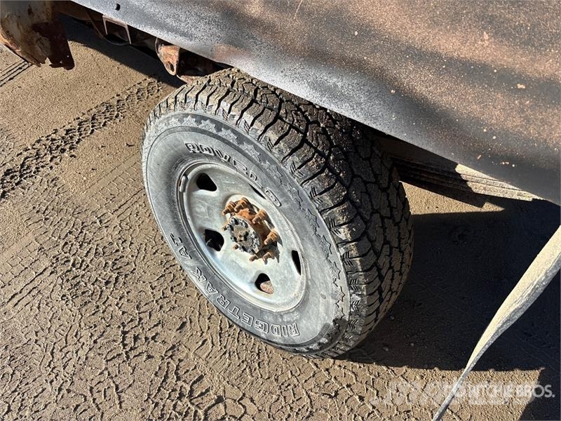 Ford F-250 XLT 4x4 Spreader Truck مركبات الأغراض العامة