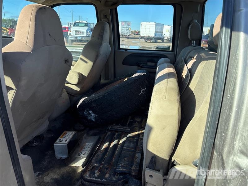 Ford F-250 XLT 4x4 Spreader Truck مركبات الأغراض العامة