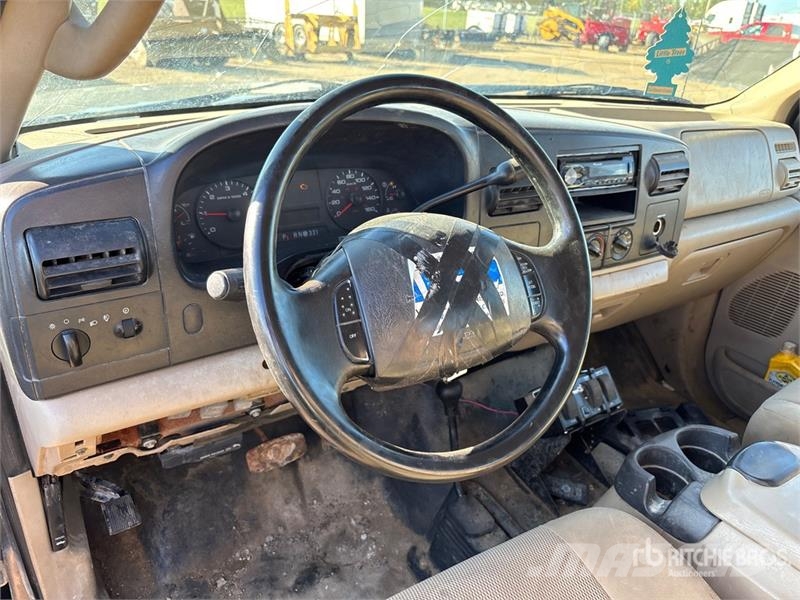 Ford F-250 XLT 4x4 Spreader Truck مركبات الأغراض العامة