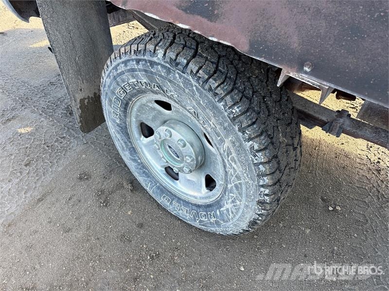 Ford F-250 XLT 4x4 Spreader Truck مركبات الأغراض العامة