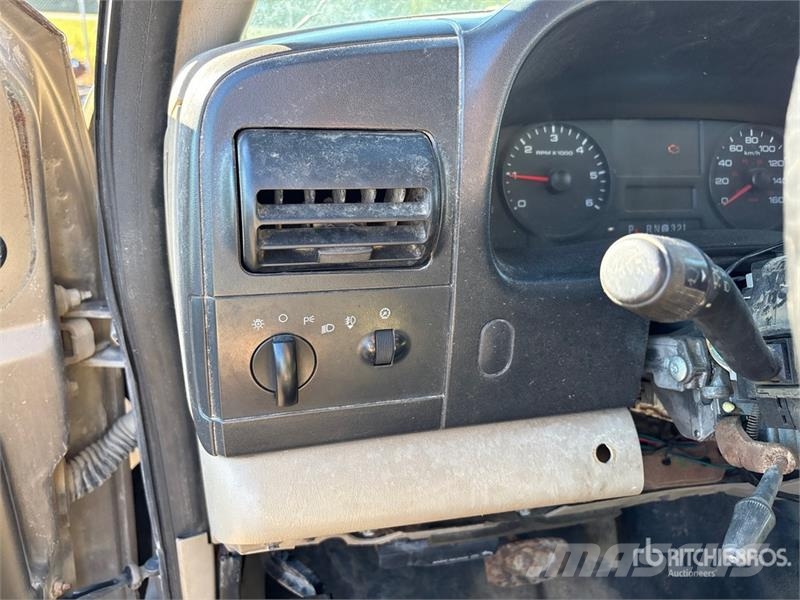 Ford F-250 XLT 4x4 Spreader Truck مركبات الأغراض العامة
