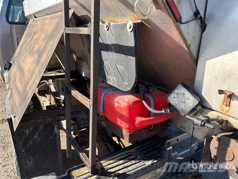 Ford F-250 XLT 4x4 Spreader Truck مركبات الأغراض العامة