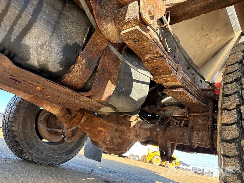 Ford F-250 XLT 4x4 Spreader Truck مركبات الأغراض العامة