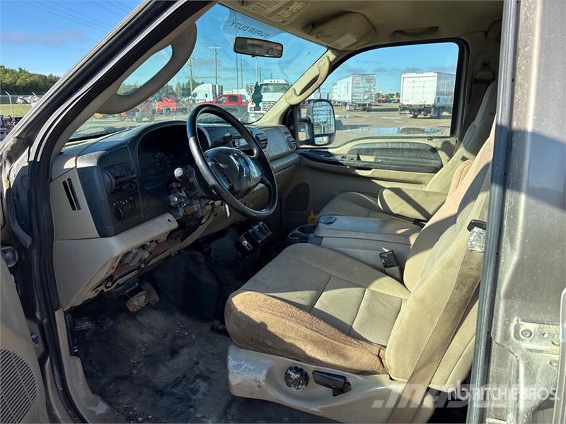 Ford F-250 XLT 4x4 Spreader Truck مركبات الأغراض العامة