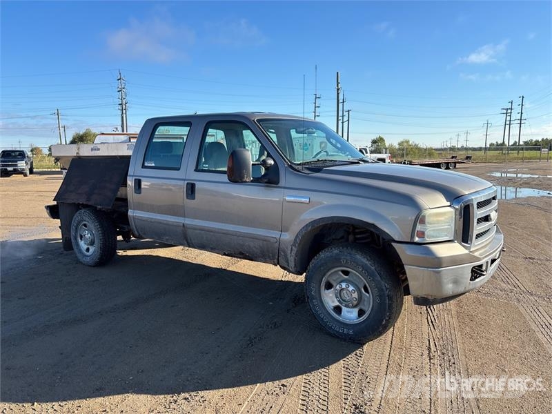 Ford F-250 XLT 4x4 Spreader Truck مركبات الأغراض العامة