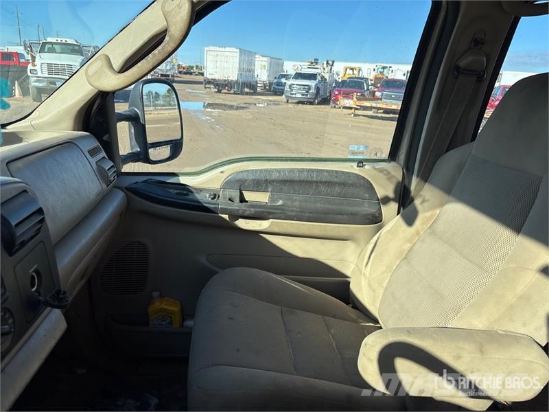Ford F-250 XLT 4x4 Spreader Truck مركبات الأغراض العامة