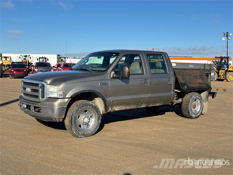 Ford F-250 XLT 4x4 Spreader Truck مركبات الأغراض العامة