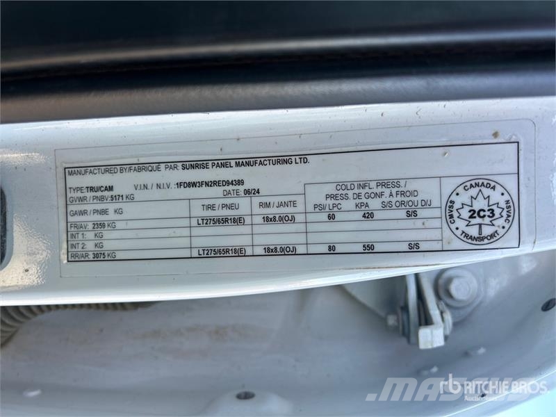 Ford F-350 平板栏板货车