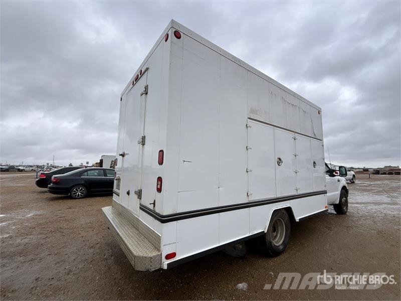 Ford F-350 Kis teherszállító/Platós kocsi