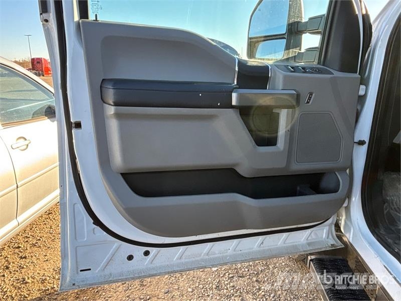 Ford F-350 Platós / Ponyvás teherautók