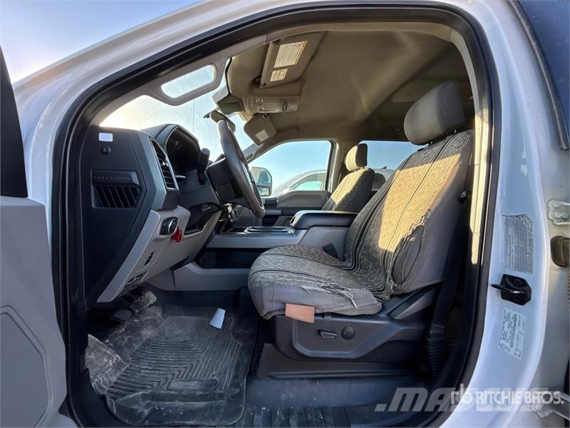 Ford F-350 Platós / Ponyvás teherautók