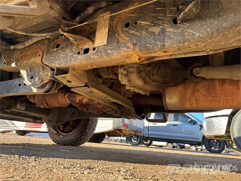 Ford F-350 Platós / Ponyvás teherautók