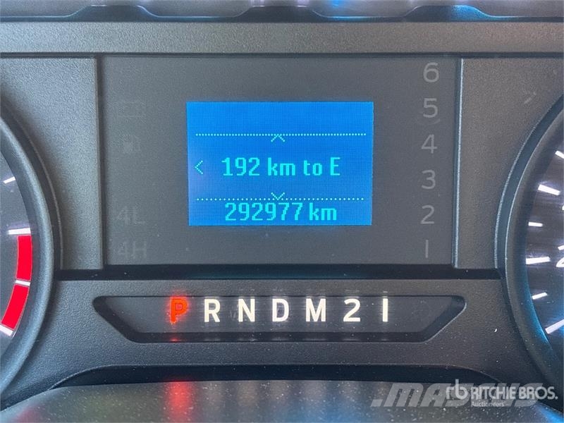 Ford F-350 Platós / Ponyvás teherautók