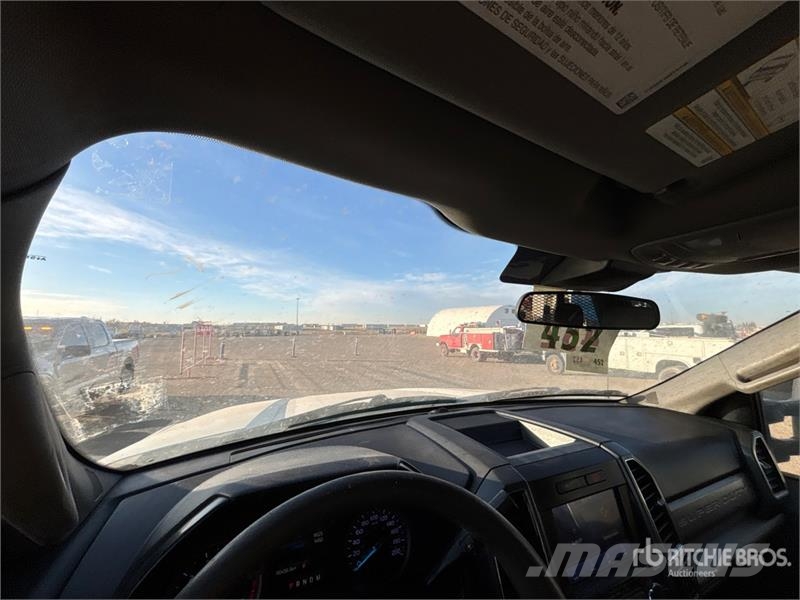 Ford F-350 Tovornjaki s kesonom/platojem
