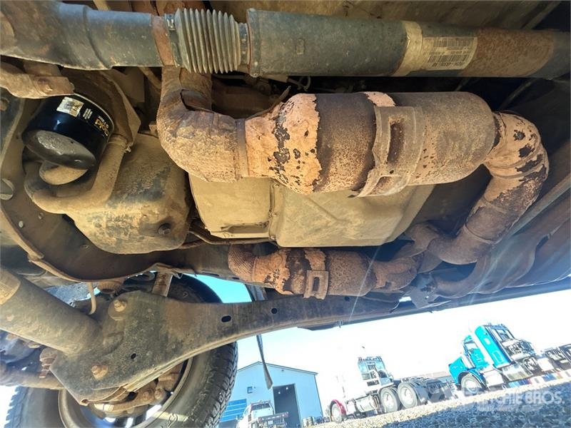 Ford F-350 平板栏板货车