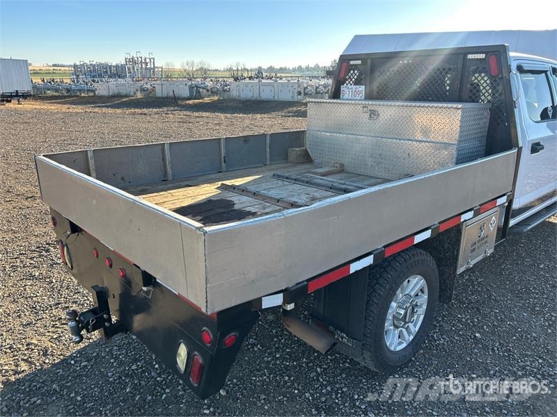 Ford F-350 平板栏板货车