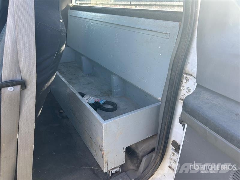 Ford F-350 Platós / Ponyvás teherautók