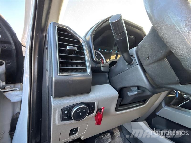 Ford F-350 Platós / Ponyvás teherautók