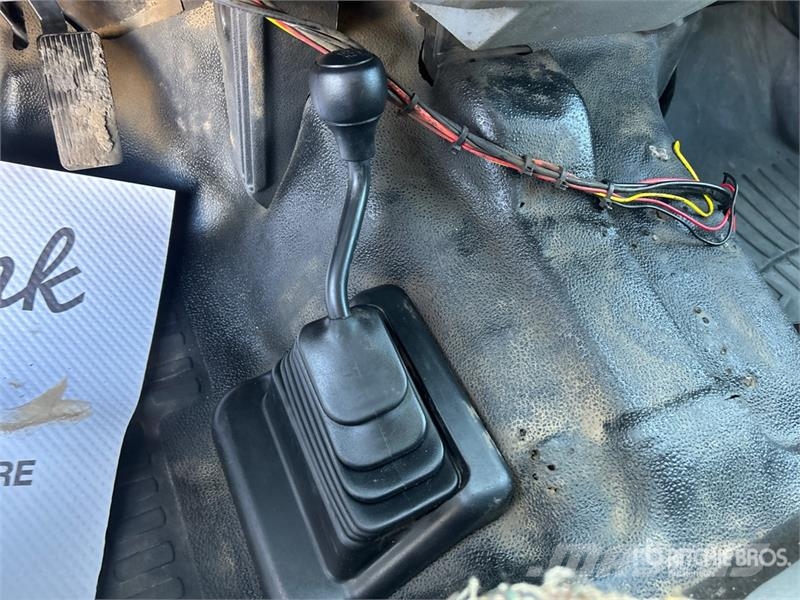 Ford F-350 Plošinové nákladné automobily/nákladné automobily so sklápacími bočnicami