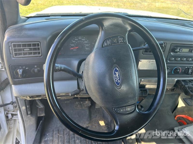 Ford F-350 Platós / Ponyvás teherautók