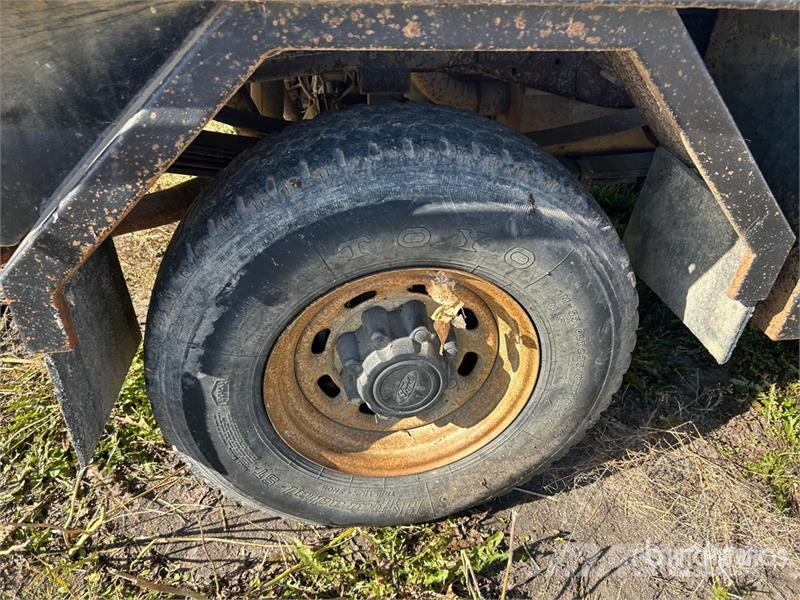 Ford F-350 Platós / Ponyvás teherautók