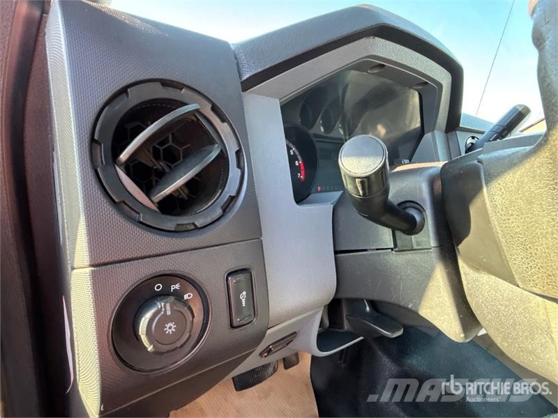 Ford F-350 Pritschenwagen/Pritschenwagen mit Seitenklappe