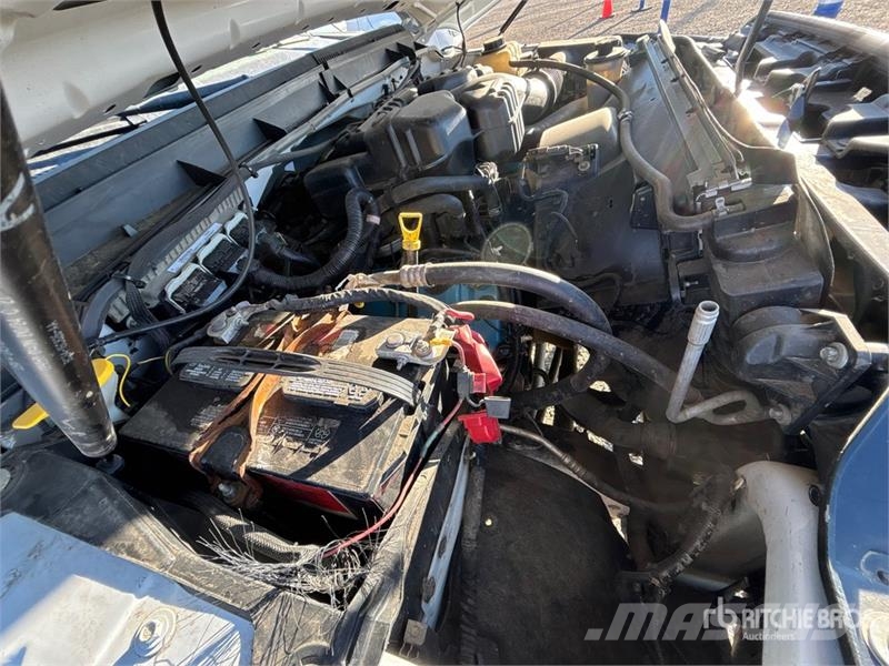 Ford F-350 Plošinové nákladné automobily/nákladné automobily so sklápacími bočnicami