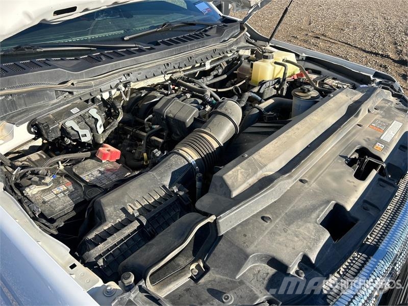 Ford F-350 平板栏板货车