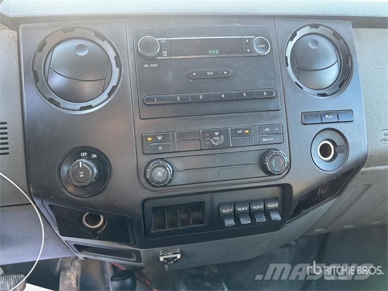 Ford F-350 Plošinové nákladné automobily/nákladné automobily so sklápacími bočnicami